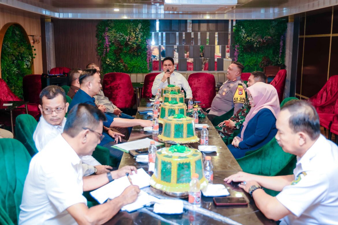 Bupati Suardi Saleh Memimpin Rapat Rapat Forkopimda di Hotel D’Shining