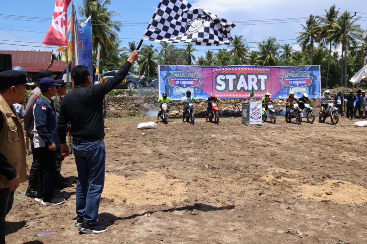 Suardi Saleh Membuka Pesta Rakyat Lomba Balap Motor Taxi Gabah To Pabbiring