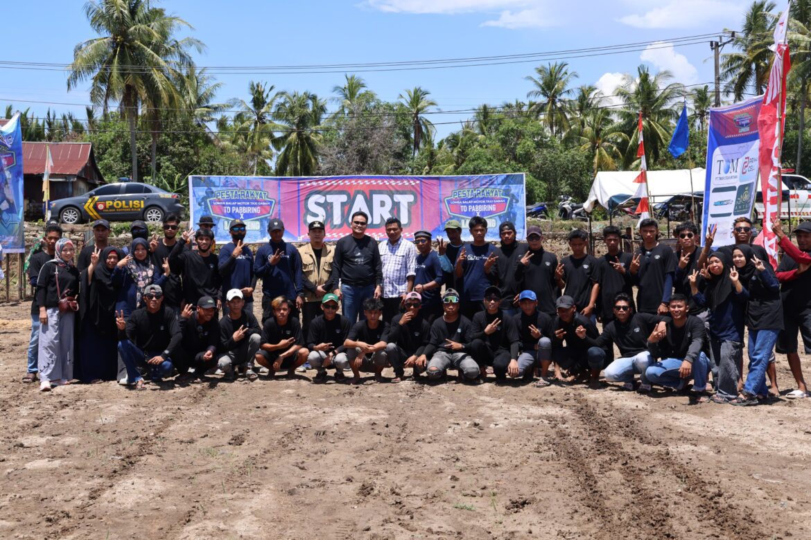 Suardi Saleh Membuka Pesta Rakyat Lomba Balap Motor Taxi Gabah To Pabbiring