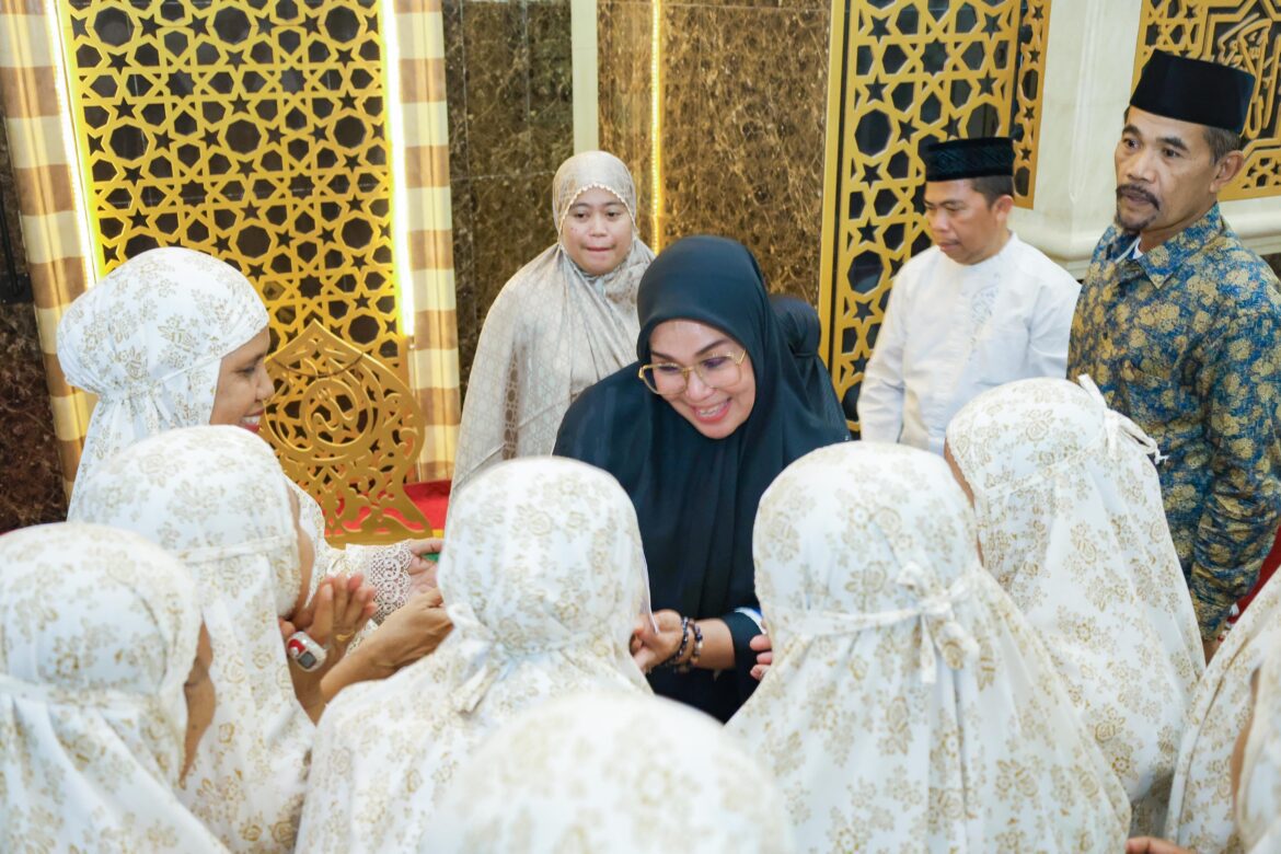 Bupati Barru Andi Ina Kartika Sari Kunjungi Masjid Nur Ichsan, Ajak Masyarakat Jaga Silaturahmi