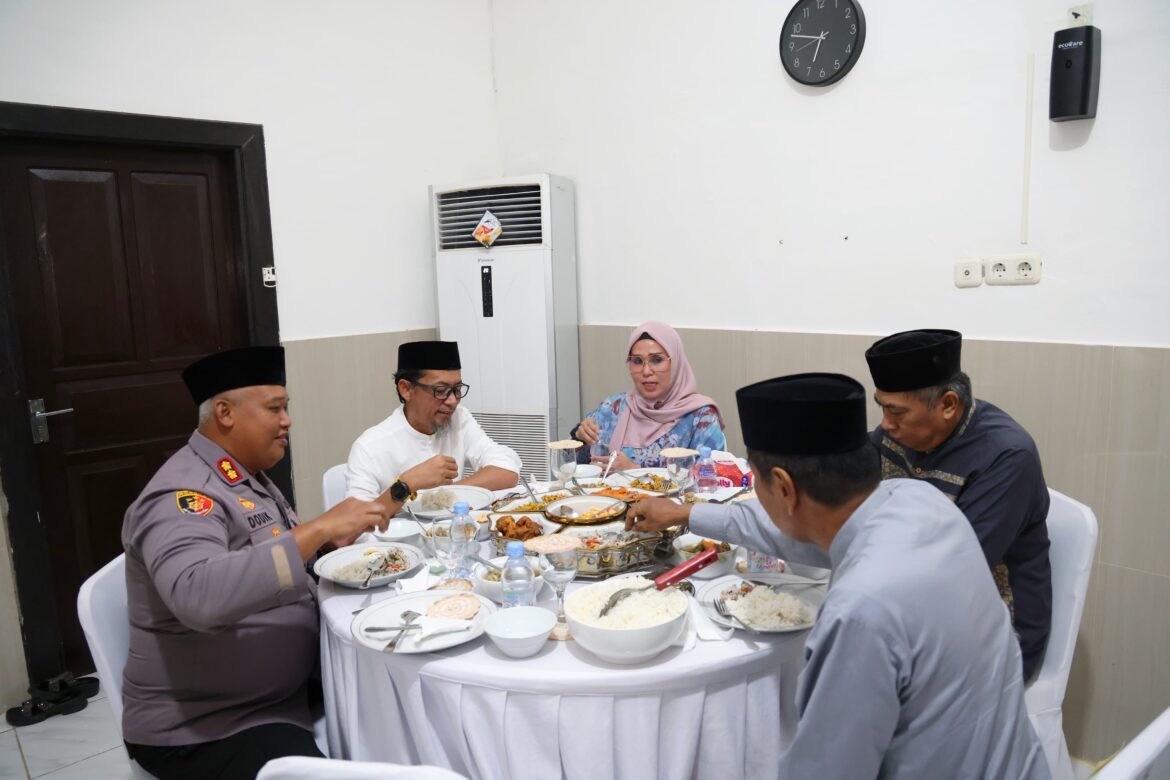 Hangat dan Penuh Keakraban, Pj Sekda Barru Abubakar Gelar Bukber Perdana