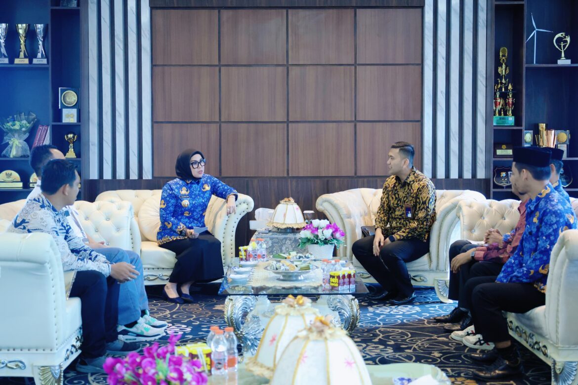 Bupati Barru Serahkan SK Pensiun dan Santunan Kepada ASN Purnabakti dan Ahli Waris