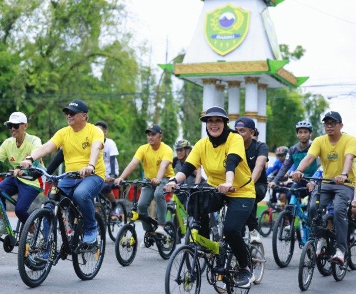 Ratusan Warga Ikut Sepeda Santai, Bupati Barru Tunjukkan Semangat Perempuan Bisa