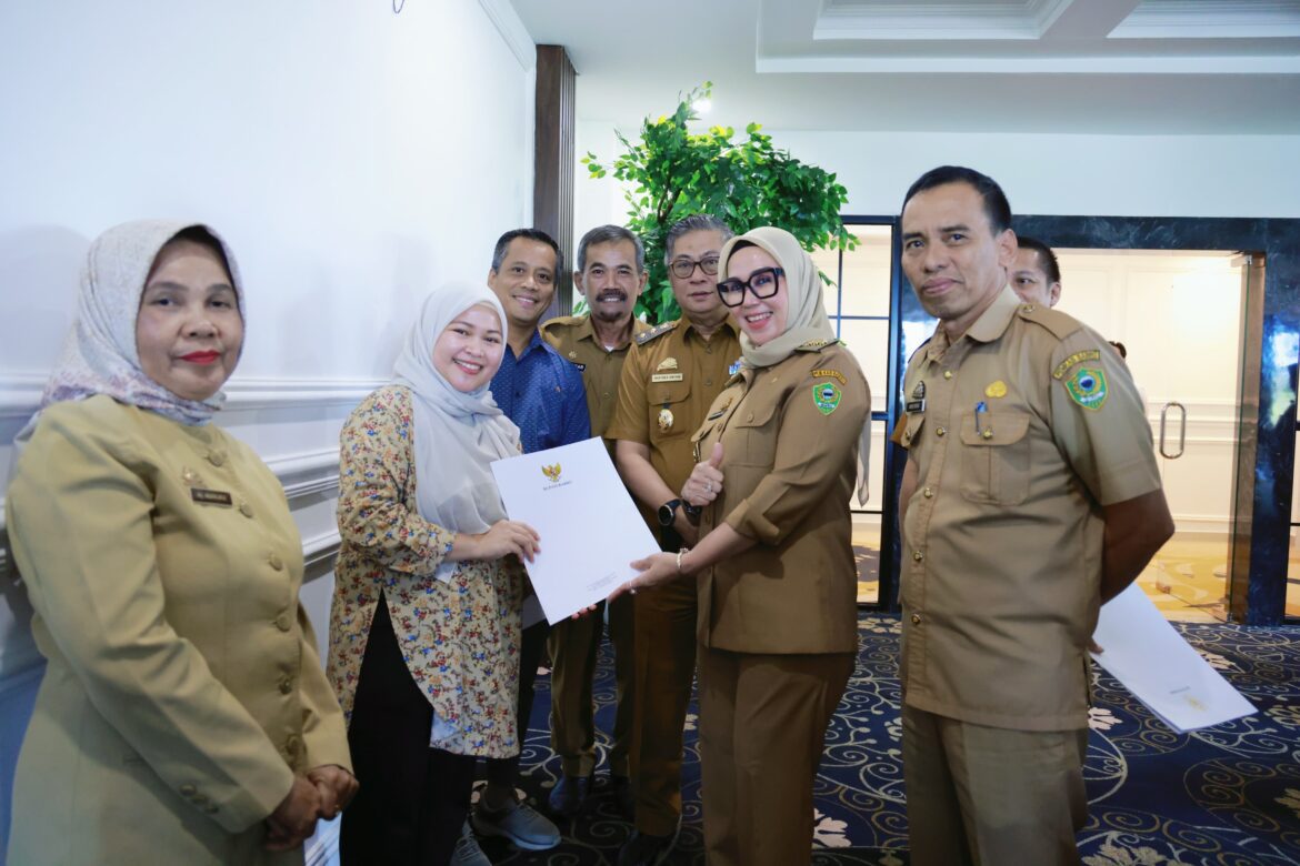 “Bupati Barru Tunjuk Plt. Pejabat Baru RSUD Lapatarai, Tegaskan Komitmen Peningkatan Layanan Kesehatan”