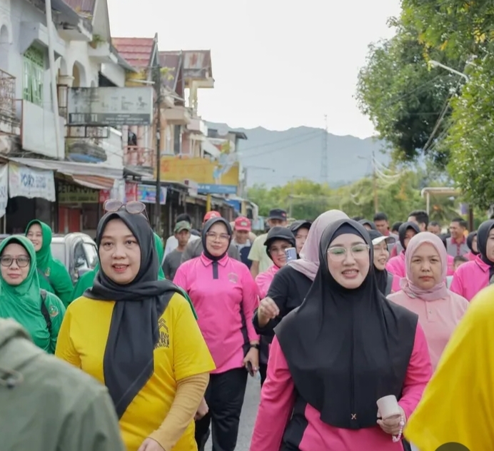 Wabup Barru Lepas Gerak Jalan Hari Bhayangkara