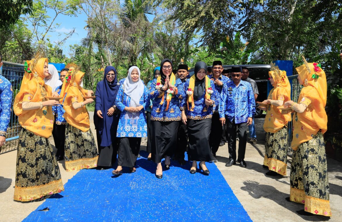 Bupati Barru Tinjau MPLS di SMPN 7, Ajak Siswa Berani Bermimpi dan Berinovasi