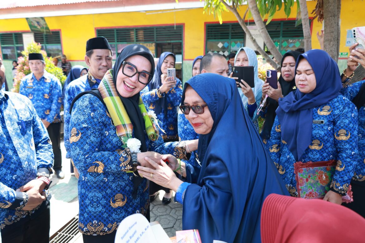 Bupati Barru Tinjau MPLS di SDN 44 Pekkae, Tegaskan Komitmen pada Pendidikan dan Kesehatan Siswa