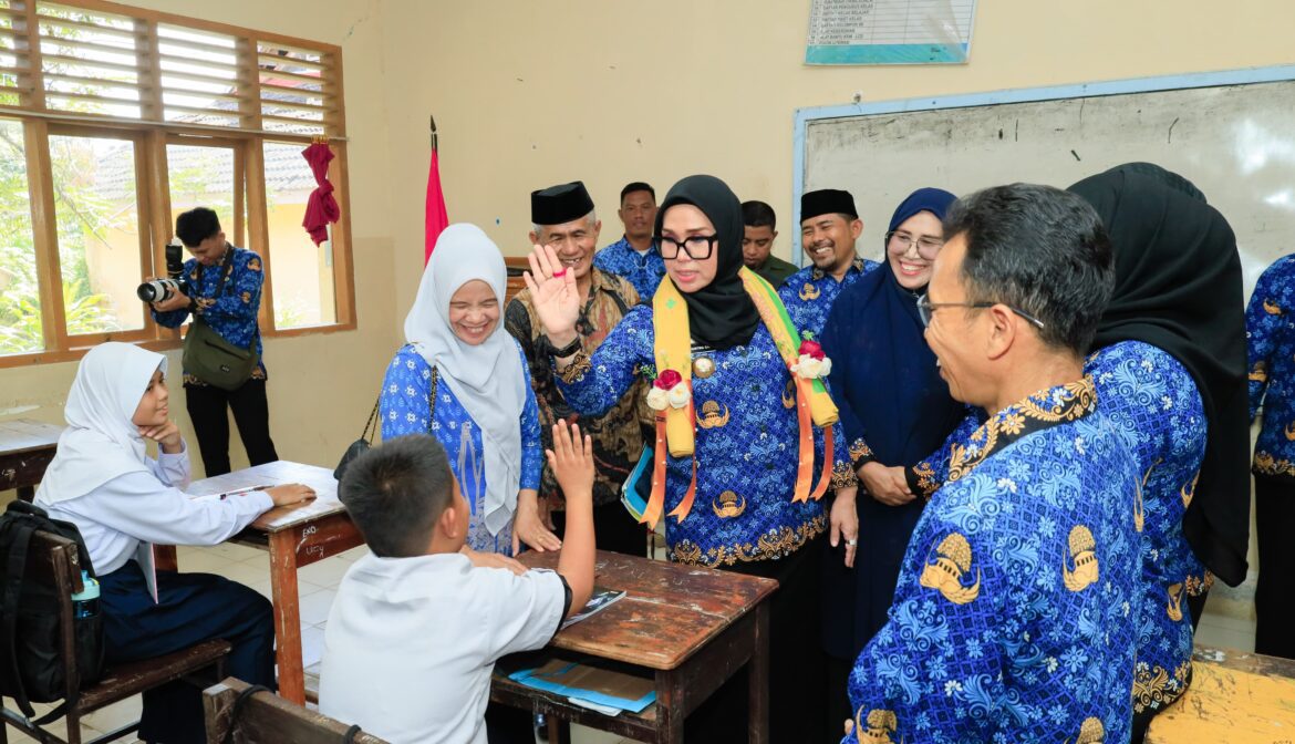 Bupati Barru Tinjau MPLS di SMPN 7