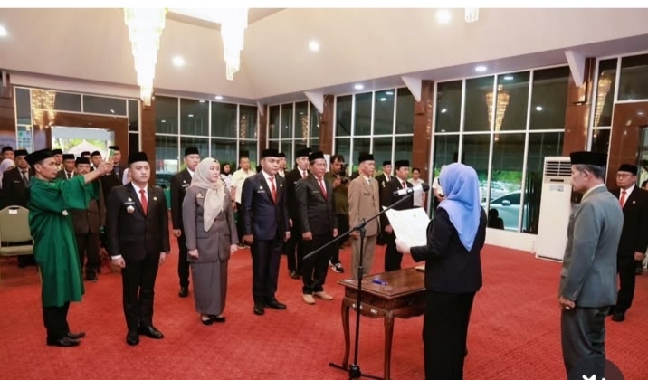 Bupati Barru Lantik Enam Pejabat Baru, Dorong Birokrasi Adaptif dan Responsif