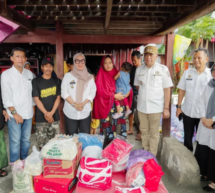 Bupati Barru Tinjau Korban Kebakaran di Mangempang