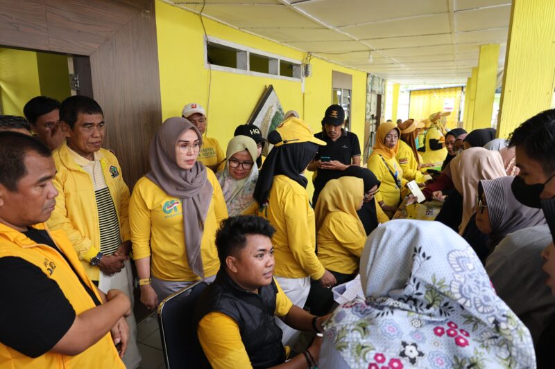 HUT Golkar ke-61, DPD II Barru Gelar Pasar Murah di Jalan Sultan Hasanuddin