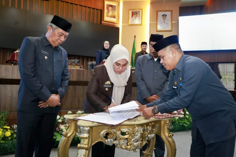 Bupati dan DPRD Barru Tandatangani Nota Kesepakatan Perubahan KUA-PPAS APBD 2025