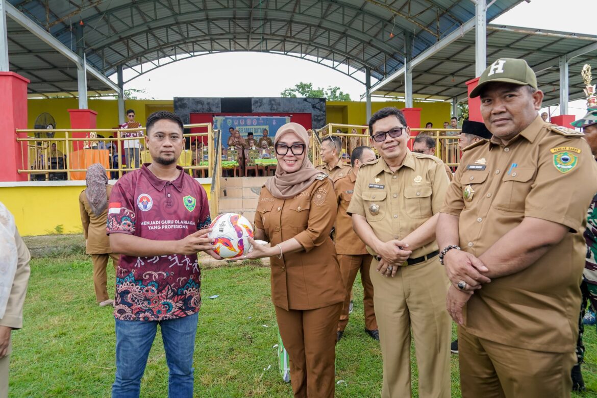 Bupati Andi Ina Tekankan Pelayanan ASN yang Cepat, Bersih, dan Berintegritas di Hadapan Guru dan Pelajar Tanete Riaja