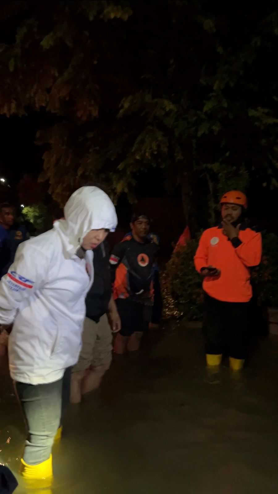 Respons Cepat Bupati Barru: Sinergi TNI, Polri, dan BPBD Atasi Genangan di Jalur Utama