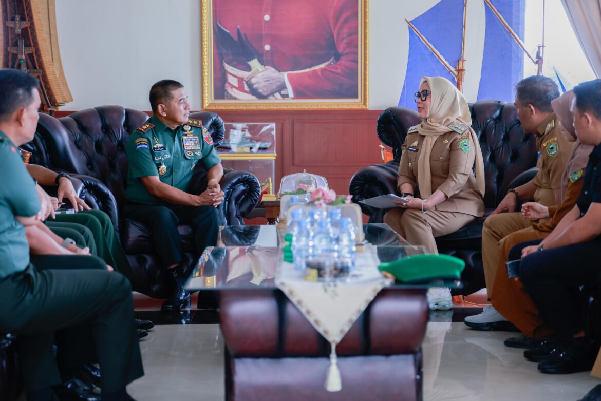 Bupati Barru Audiensi dengan Pangdam XIV/Hasanuddin Bahas Napak Tilas Jejak Perjuangan Andi Mattalatta