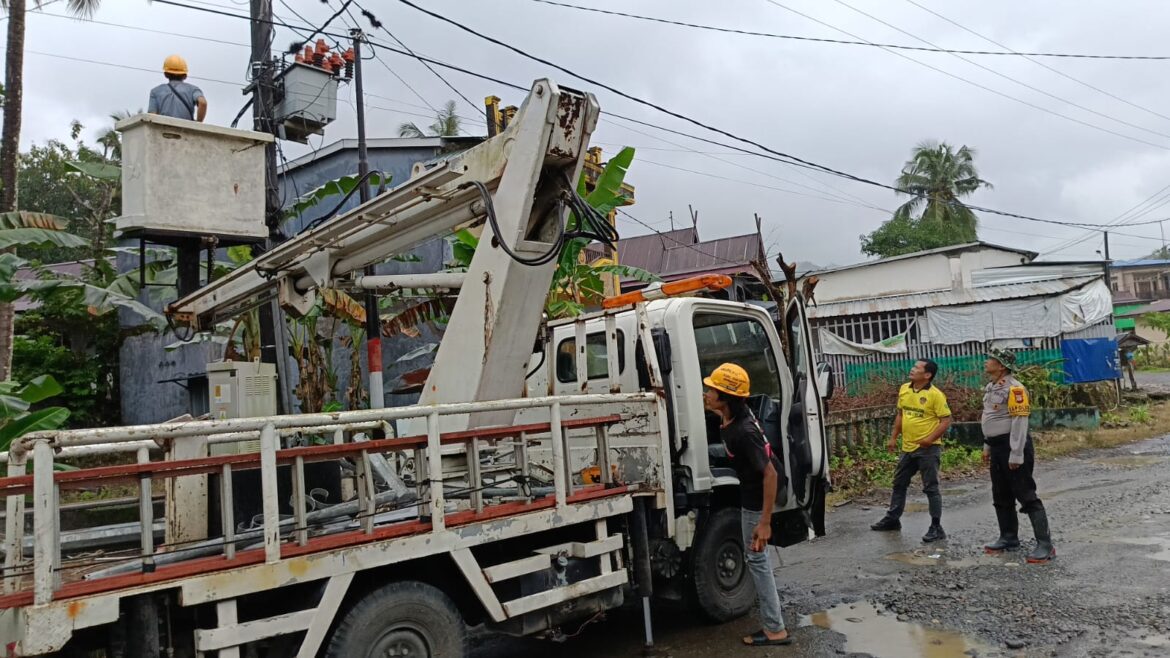 ​Tingkatkan Keamanan Jelang Ramadhan, Kapolsek Pujananting dan Dishub Barru Optimalisasi Lampu Jalan