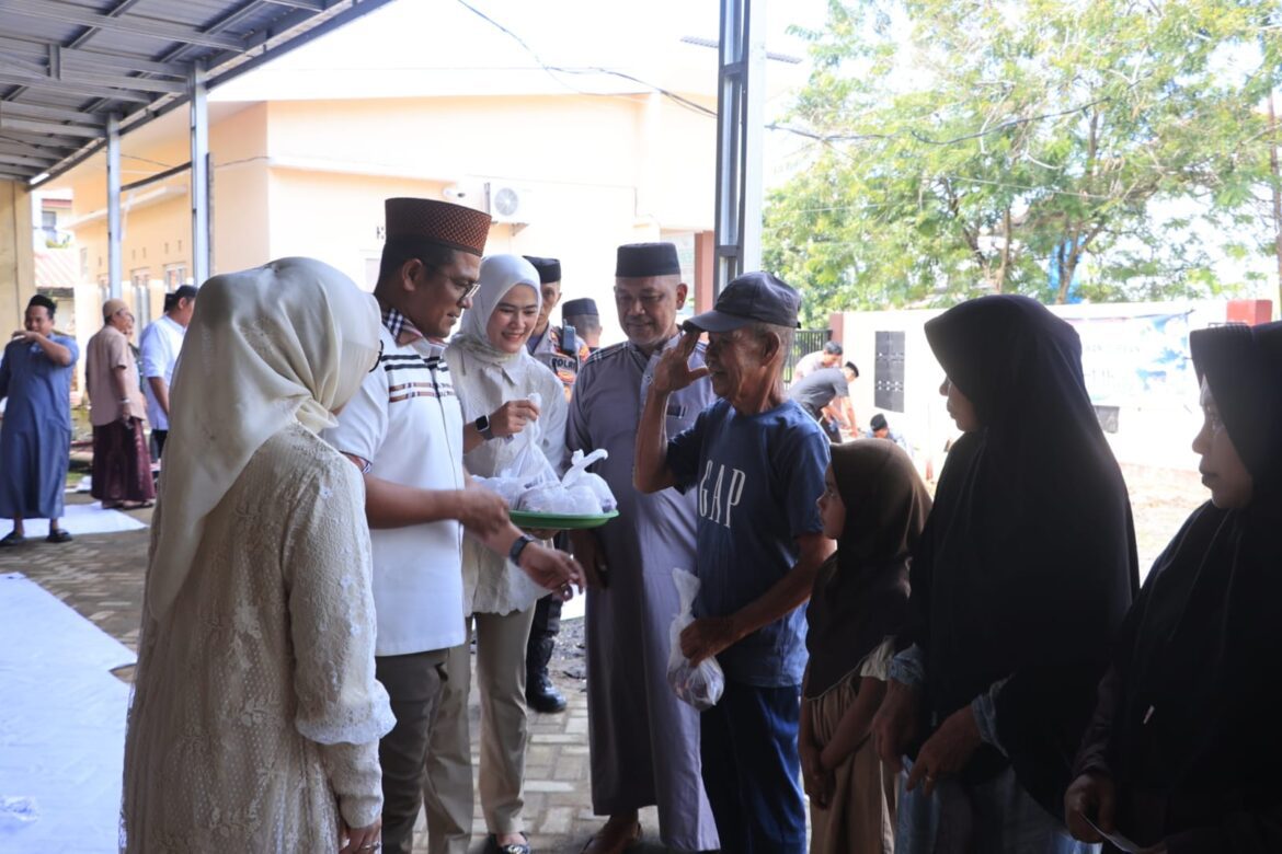 ​Polres Barru Distribusikan Ratusan Paket Daging Kurban di Hari Raya Iduladha