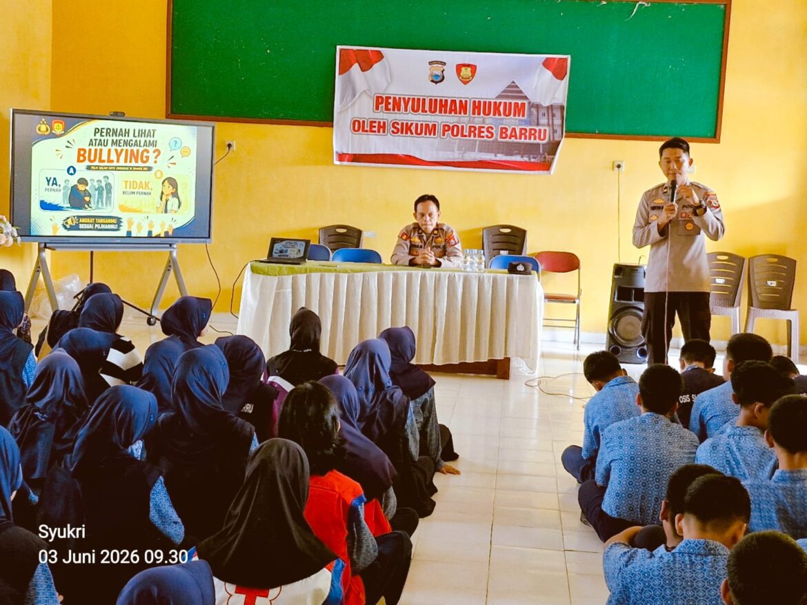 ​Sosialisasi Anti-Bullying, Polres Barru Ingatkan Pelajar SMPN 1 Barru Soal Sanksi Hukum
