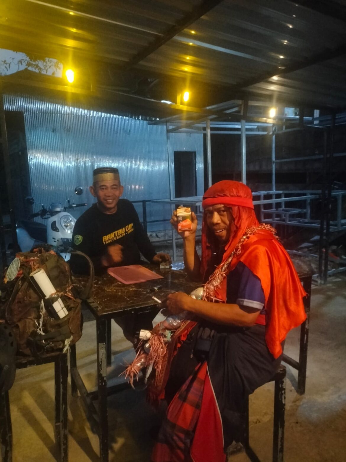Peduli Kesehatan Jiwa Warga, Polsek Pujananting dan Tanete Riaja Gandeng Keluarga Evakuasi Mirwan