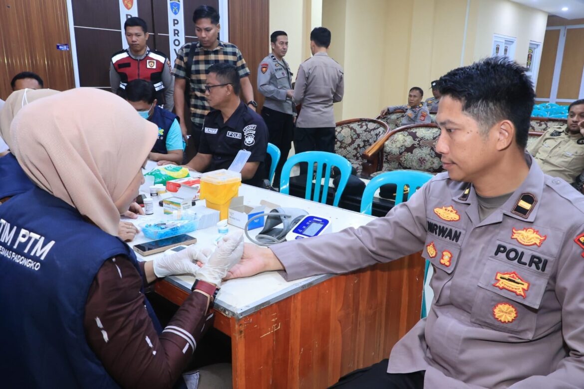 ​Hari Pertama Bakti Kesehatan Hari Bhayangkara, Polres Barru Sasar 80 Orang Diperiksa Gratis