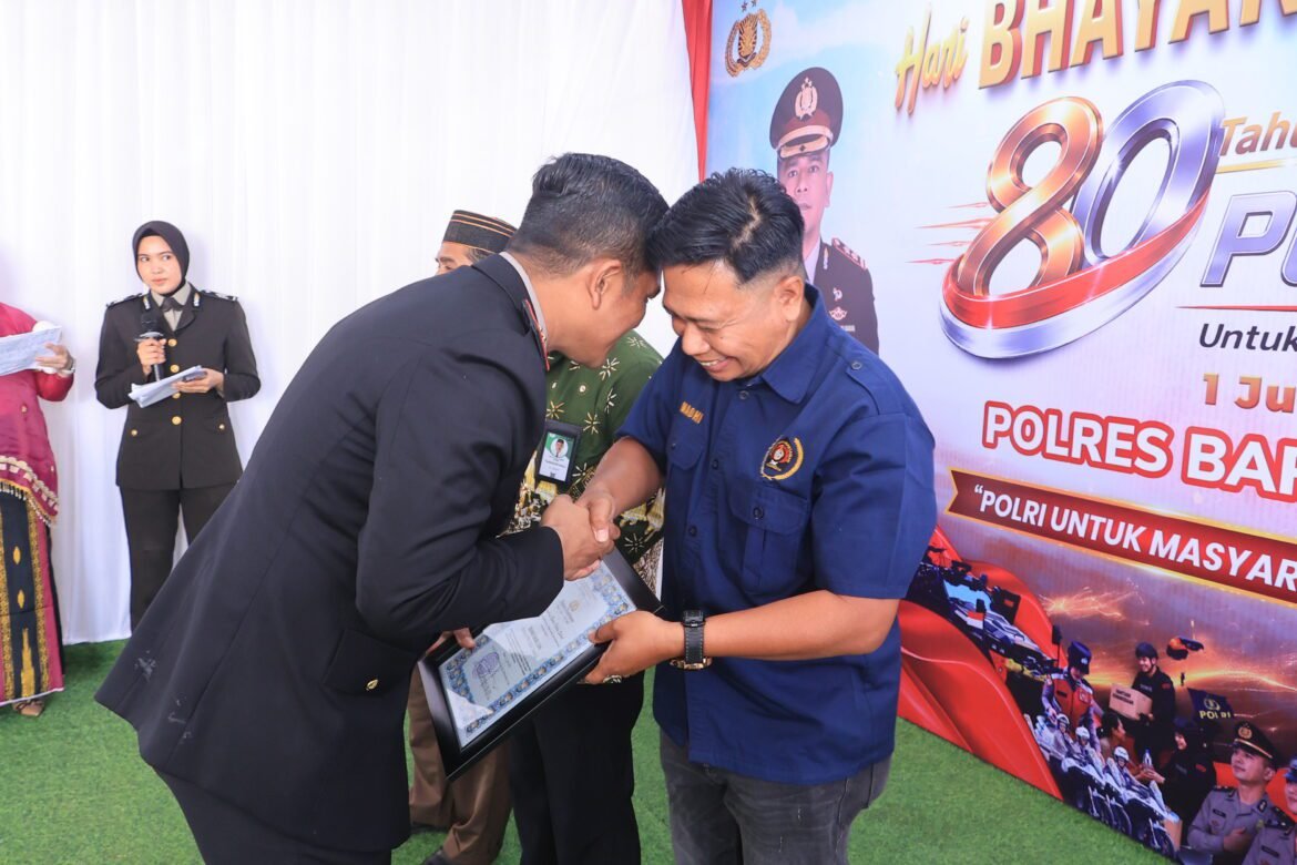 ​Apresiasi Publikasi Edukatif, Polres Barru Beri Penghargaan Kepada PWI